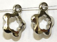 Metallook hanger 18mm bloem met gat zilverkl. 5st.
