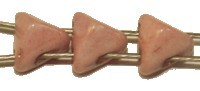 Tila driehoek Stud 5,7mm oudrose 25stuks