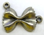 Metaal tussenst. strik 25x18mm oudz. p.st.