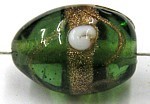 glaskraal ovaal 19x14mm groen/goudband stippen p.s