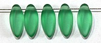 Glasdruppel 6x12mm tr. smaragdgroen mat 25st.