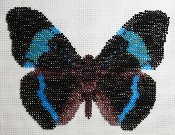 Borduurpakket vlinder paars/zwart/blauw 12x18cm
