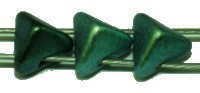 Tila driehoek Stud 5,7mm metallic groen 25stuks