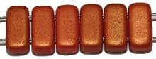 Two hole glaskraal 4x8mm goldshine red 25st.