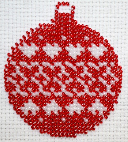 Borduurpakket kerstbal 7x8cm rood/wit