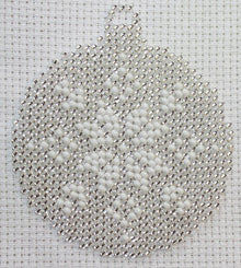 Borduurpakket kerstbal 7x8cm zilver wit