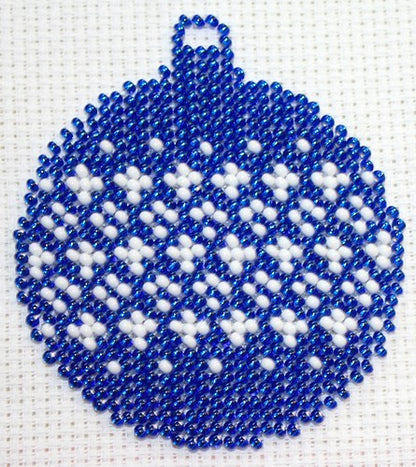 Borduurpakket kerstbal 7x8cm blauw/wit