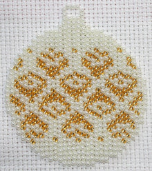 Borduurpakket kerstbal 7x8cm wit/goud
