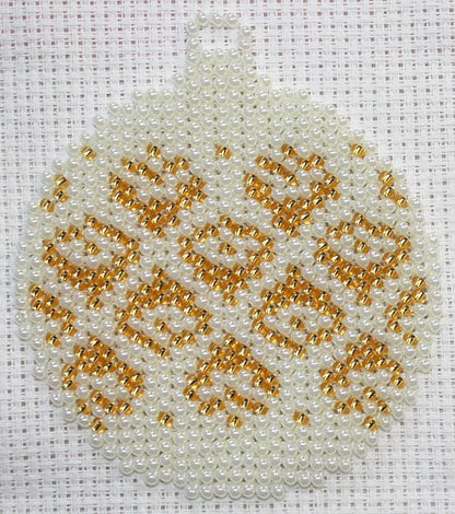 Borduurpakket kerstbal 7x8cm wit/goud