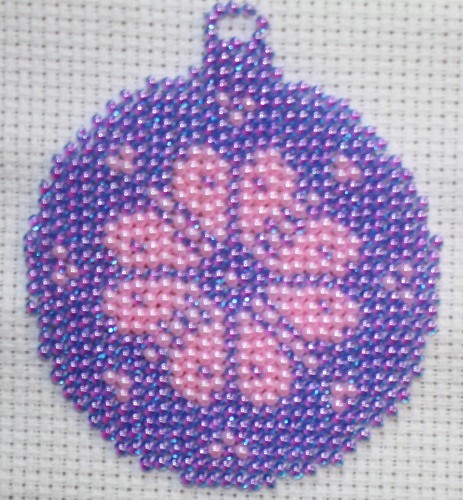 Borduurpakket kerstbal 7x8cm paars/roze