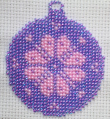 Borduurpakket kerstbal 7x8cm paars/roze