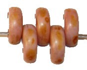 2-gat 8mm halve maan kralen opaque zand 50st.