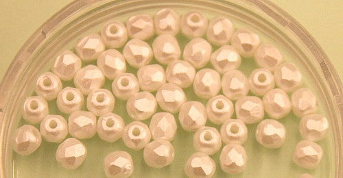 Facetkraal 3mm glanzend albast 50st.