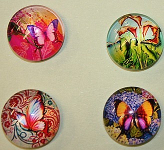 Camee 12mm rond vlinders mix 4st.