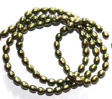 Zoetwaterparels rijstkorrel 4mm groen ca.40cm