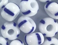 Rocailles 4x6mm wit / blauwe strepen 25gram