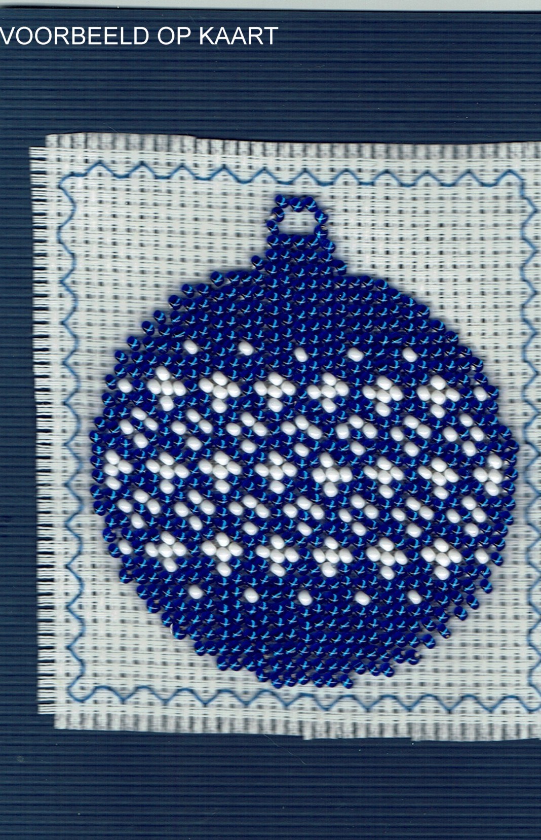 Borduurpakket kerstbal 7x8cm blauw/wit