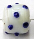 glaskraal ton 14x14mm wit blauwe stippen p.st