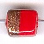Glaskraal blokje 10x8mm rood/goud 25st