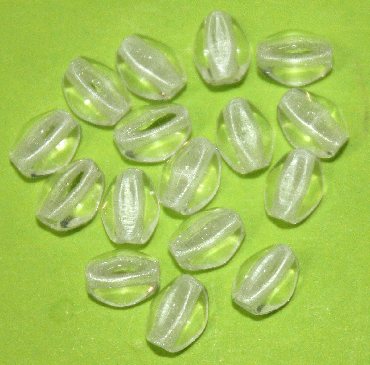 Glaskraal 3x5mm beukenoot kristal 100st.