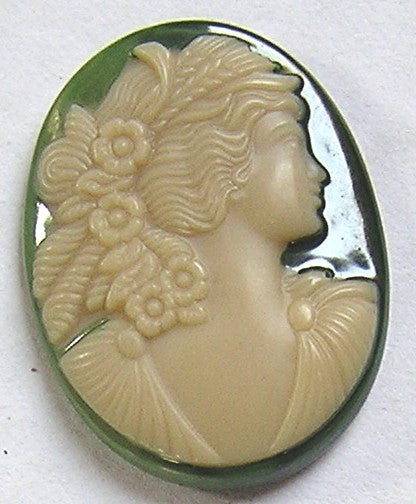 camee 34x26mm groen/creme geverfd