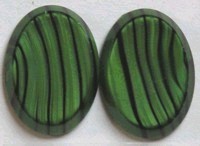 Cabuchon 25mm afgeplat groen zwarte strepen 2st.