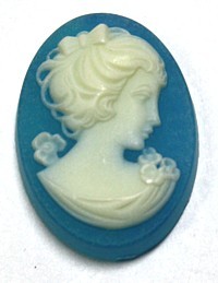 Camee 25 x 18mm aquamarijn/wit gezicht per stuk