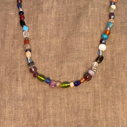 Vrolijke, bohemian kralenketting p.st.